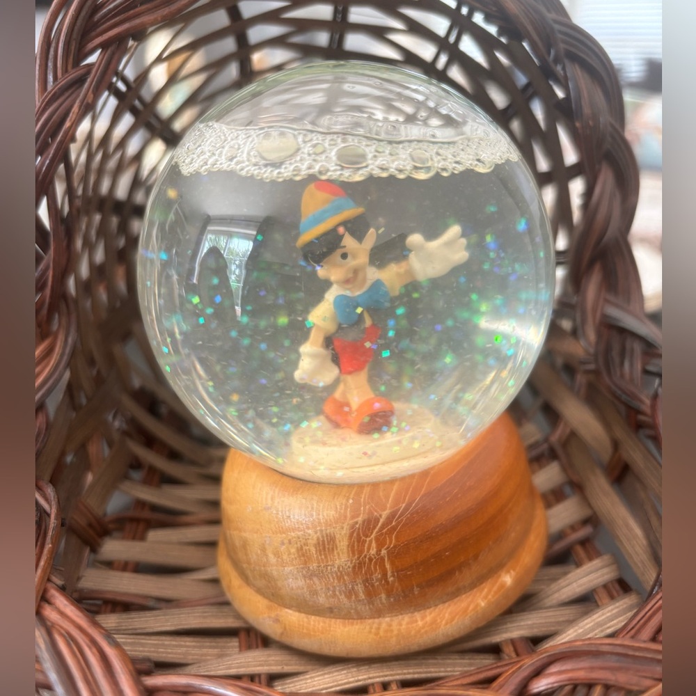 Disney Pinocchio NE The First Limited Edition Crystal Snow Globe vintage